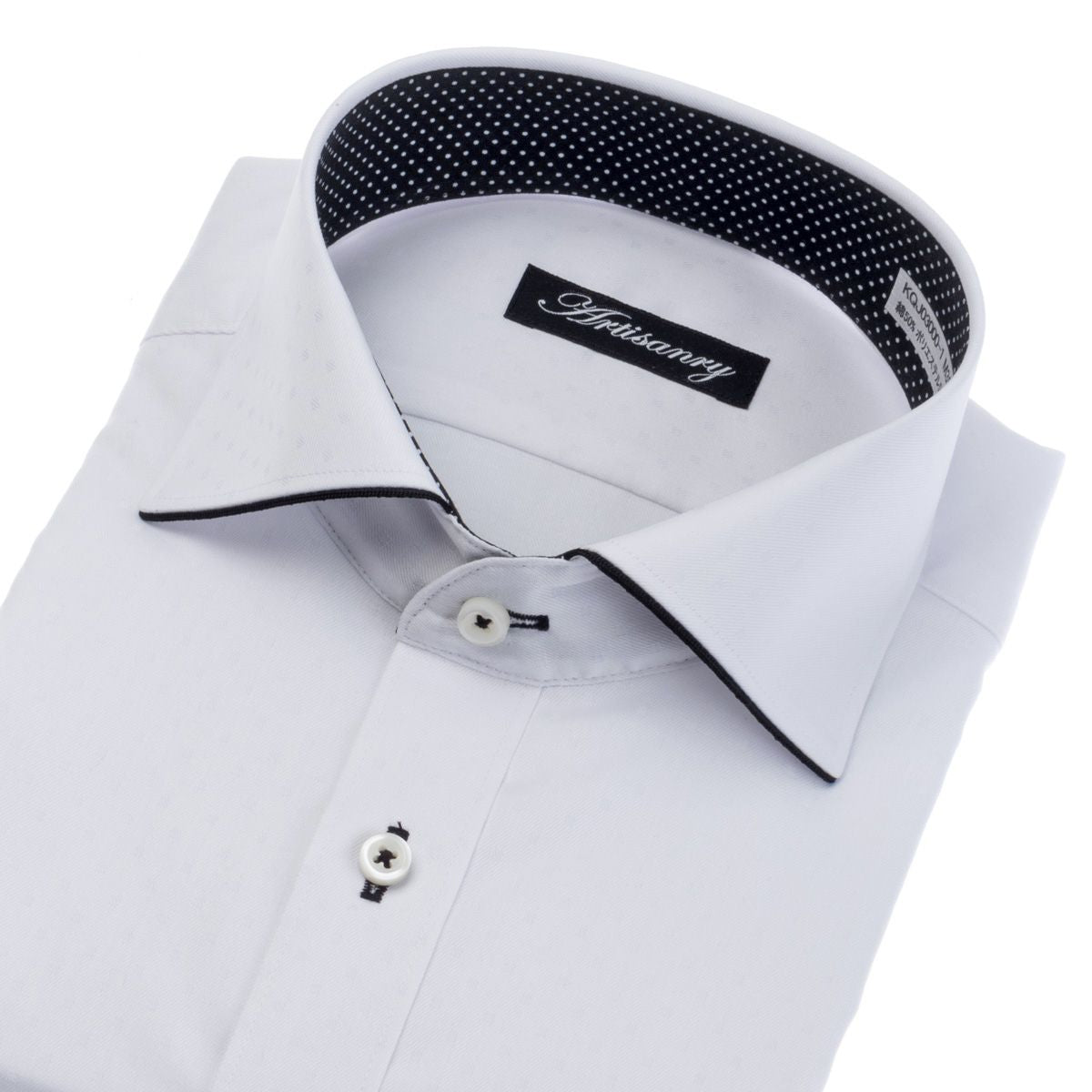 襟のパイピングがアクセントに<br>高級感のある白ツイル<br>形態安定 長袖
